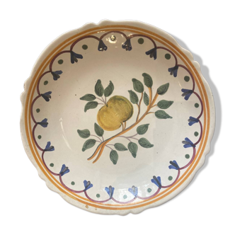 Quimper plate decorated with fruits and flowers, very good condition, no chips