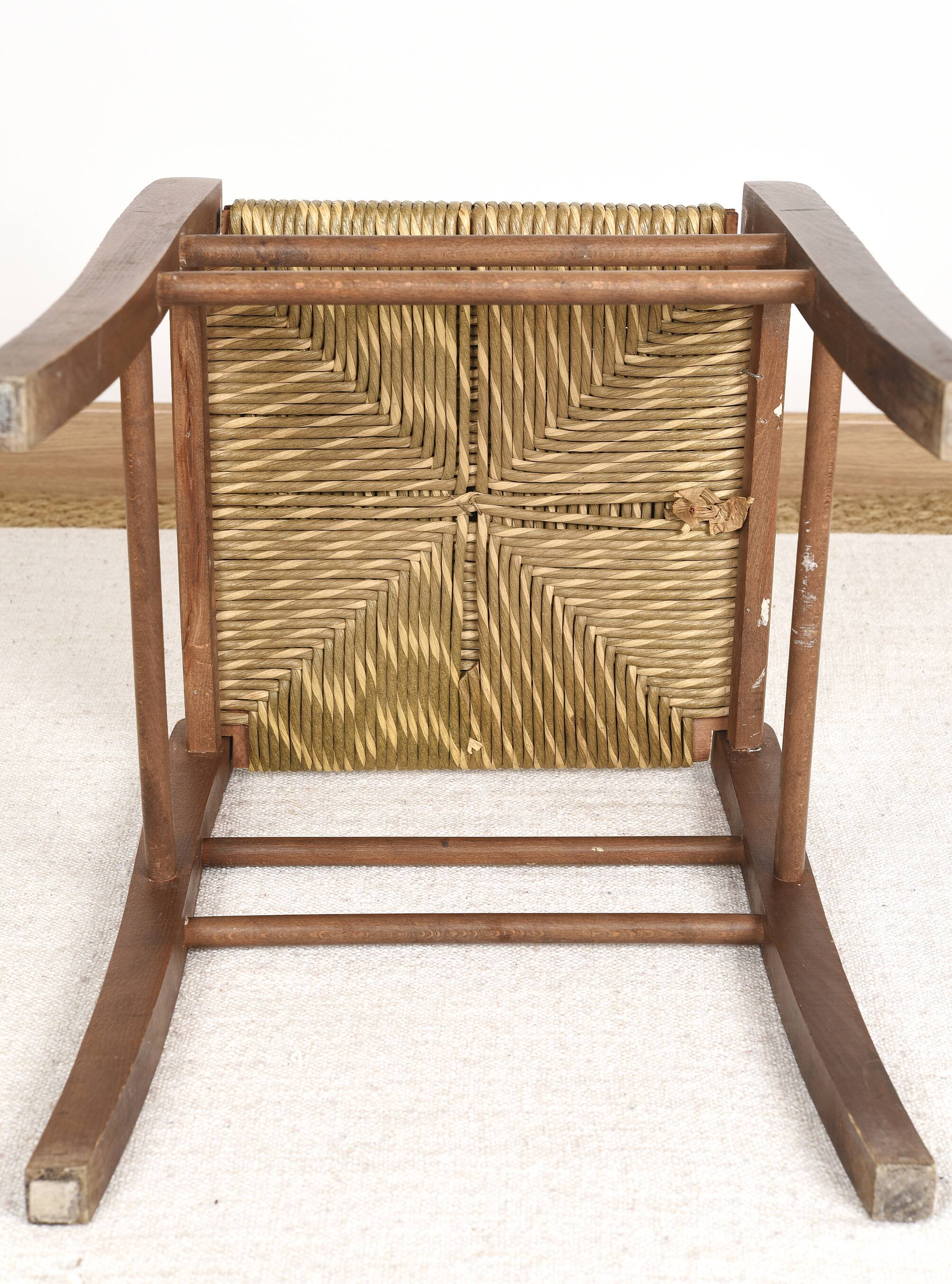 Vintage stool, square, in solid wood, straw seat.