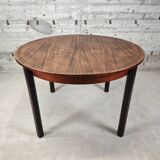 Round table with extension