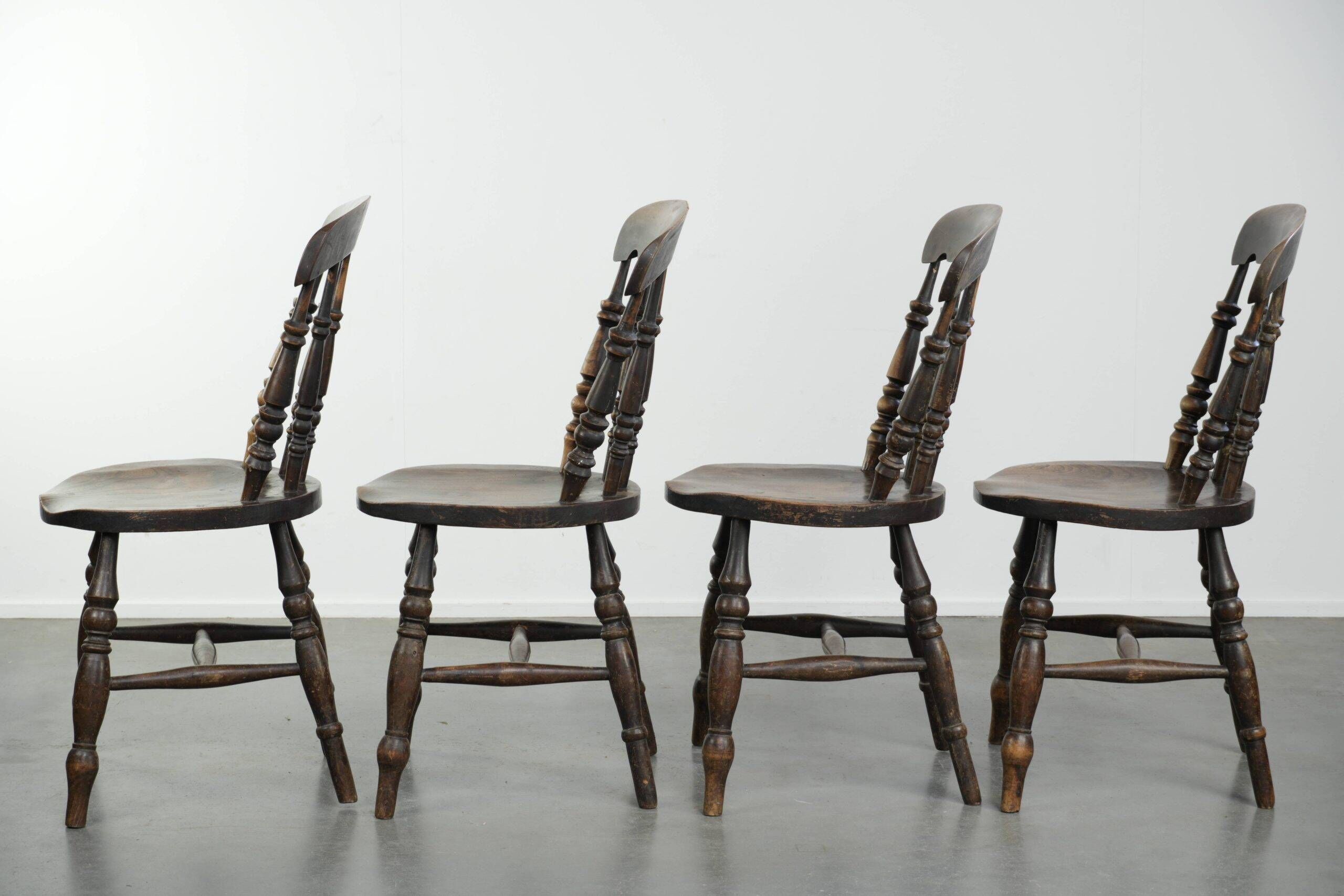 Set of 4 antique English wooden Windsor pub/bistro chairs from 19th century