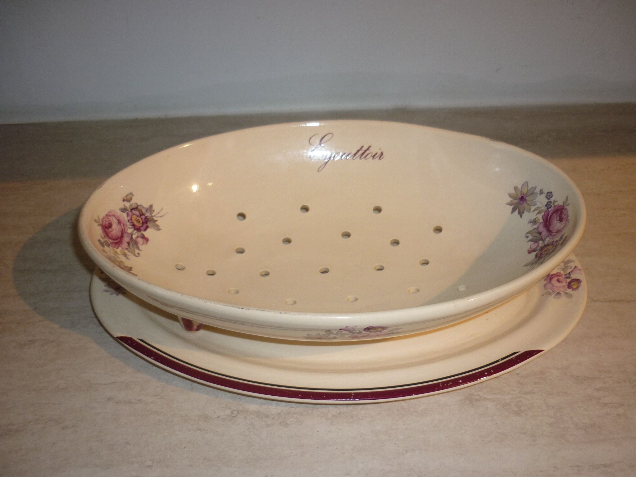 Asparagus drainer on tray