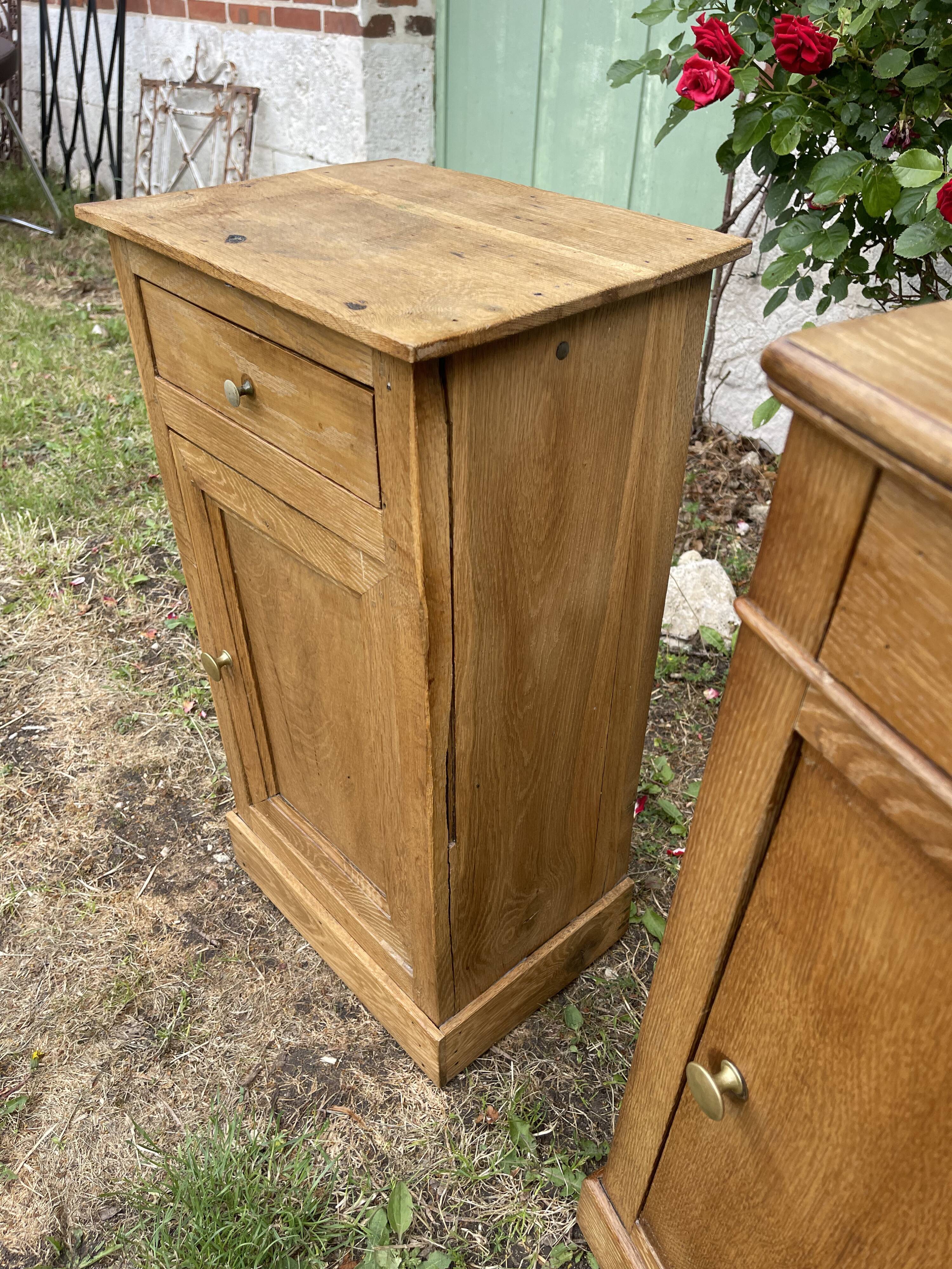 Duo of bedsides of the 50s