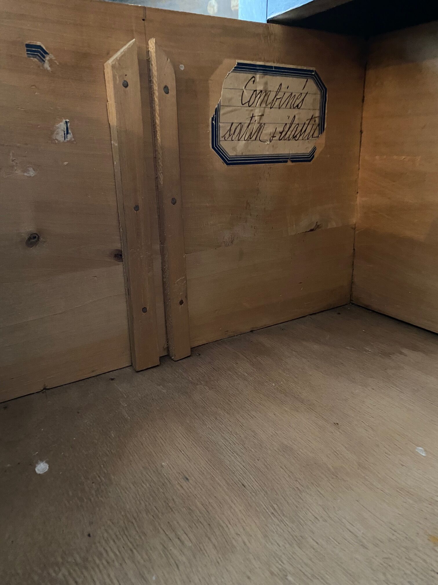 Meuble de mercerie