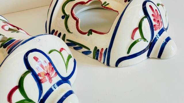 2 Vintage ceramic wall lights