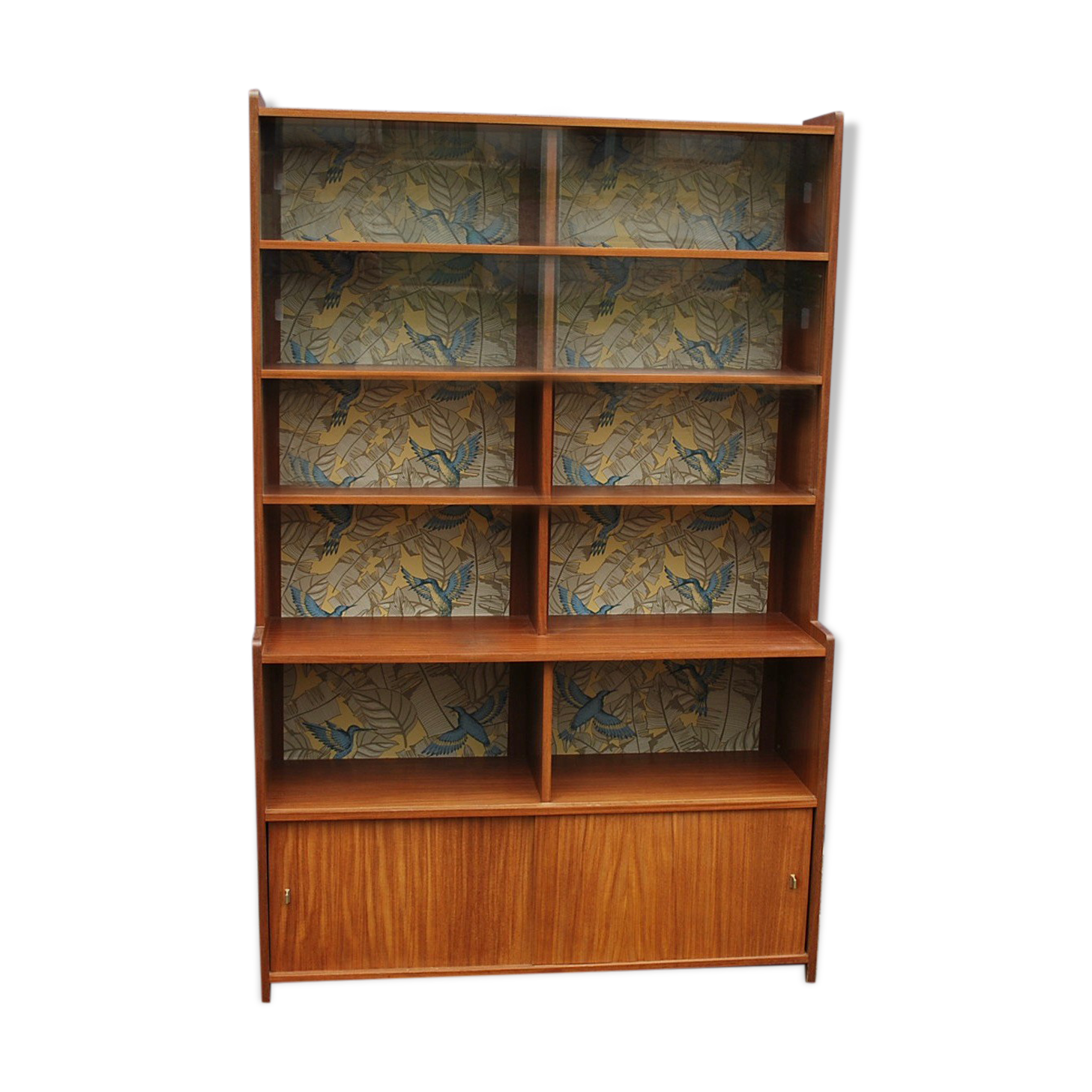 Vintage showcase library