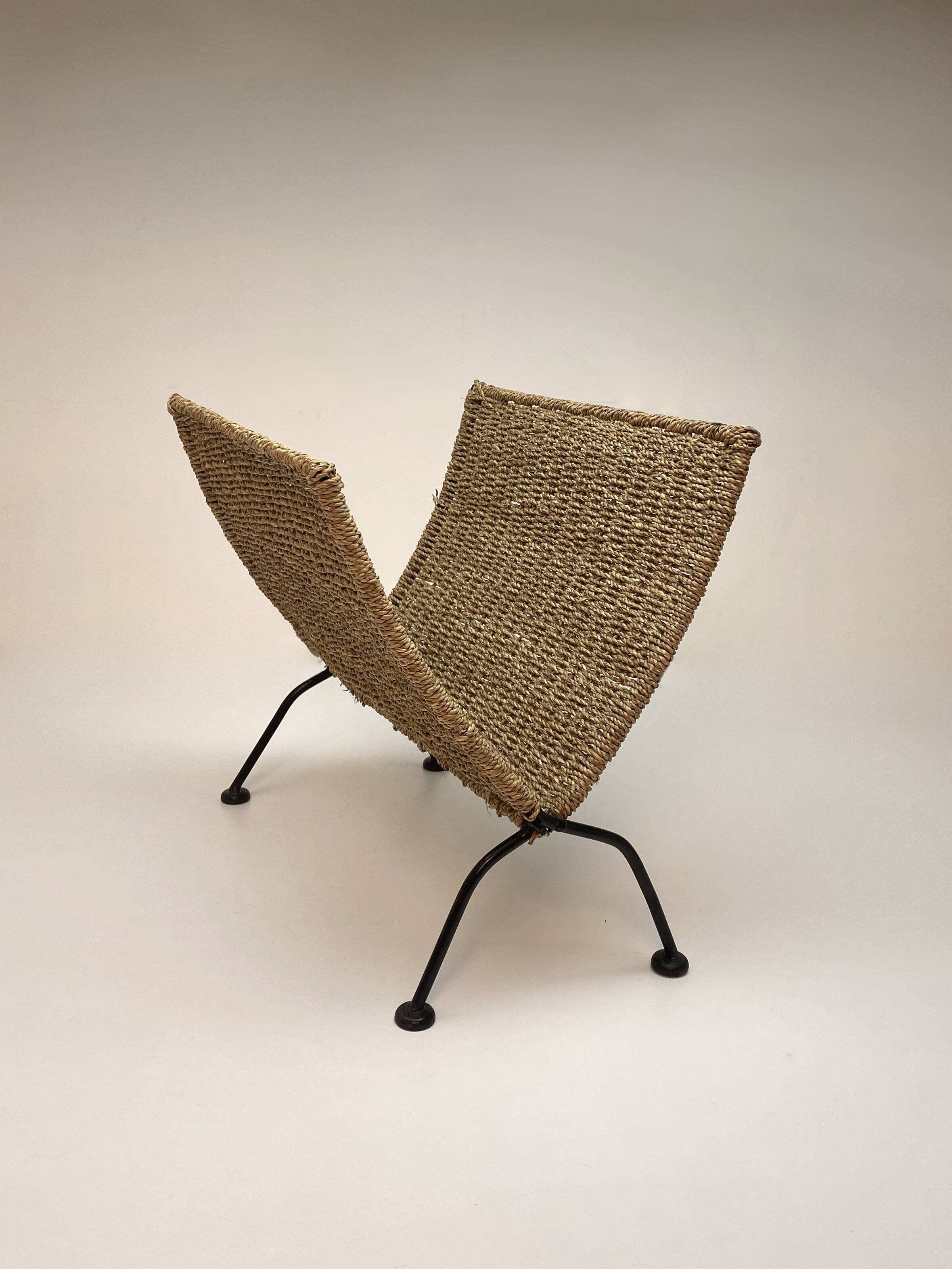 Vintage woven rope folding magazine rack with black metal frame, 1960s