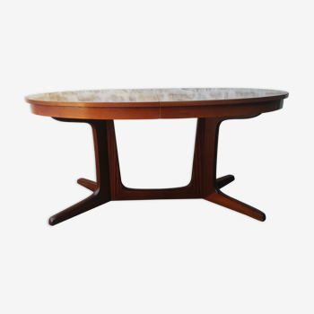 Scandinavian table