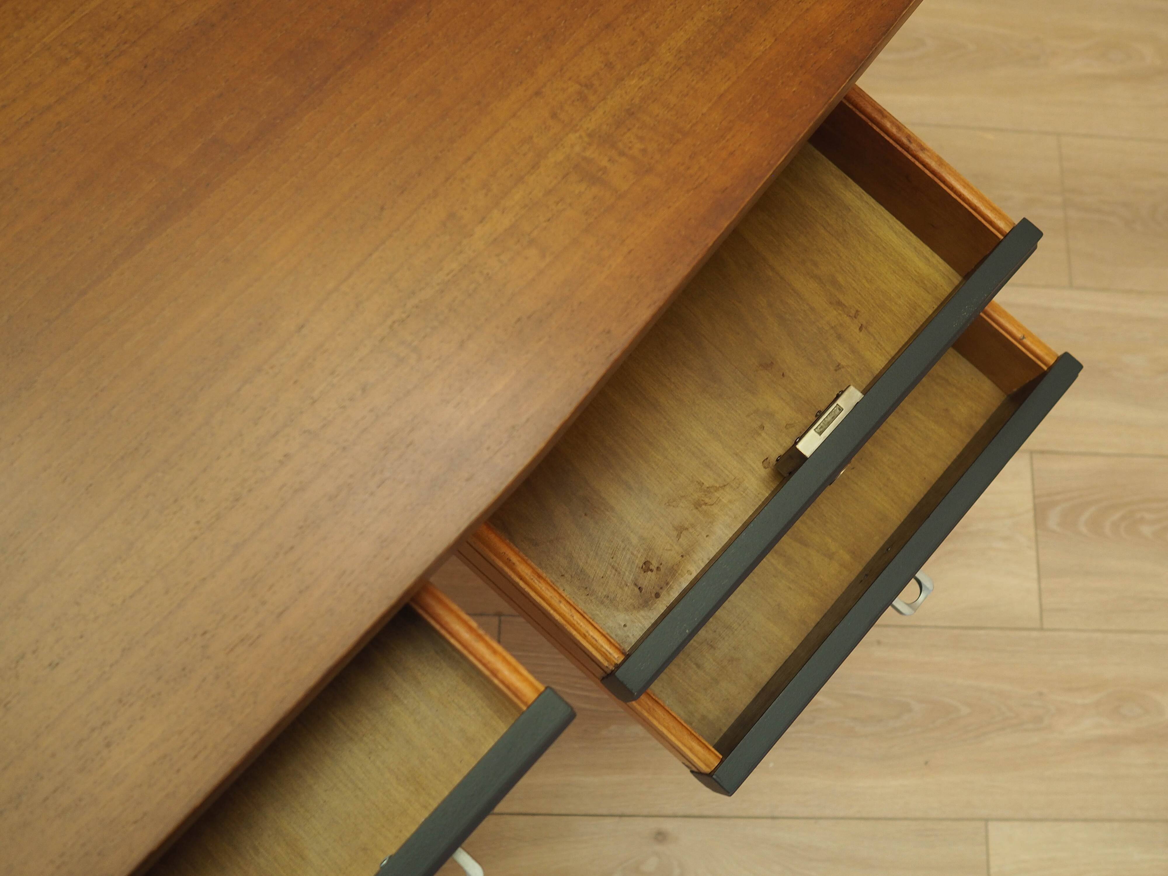 Bureau en noyer, Italie années 1970