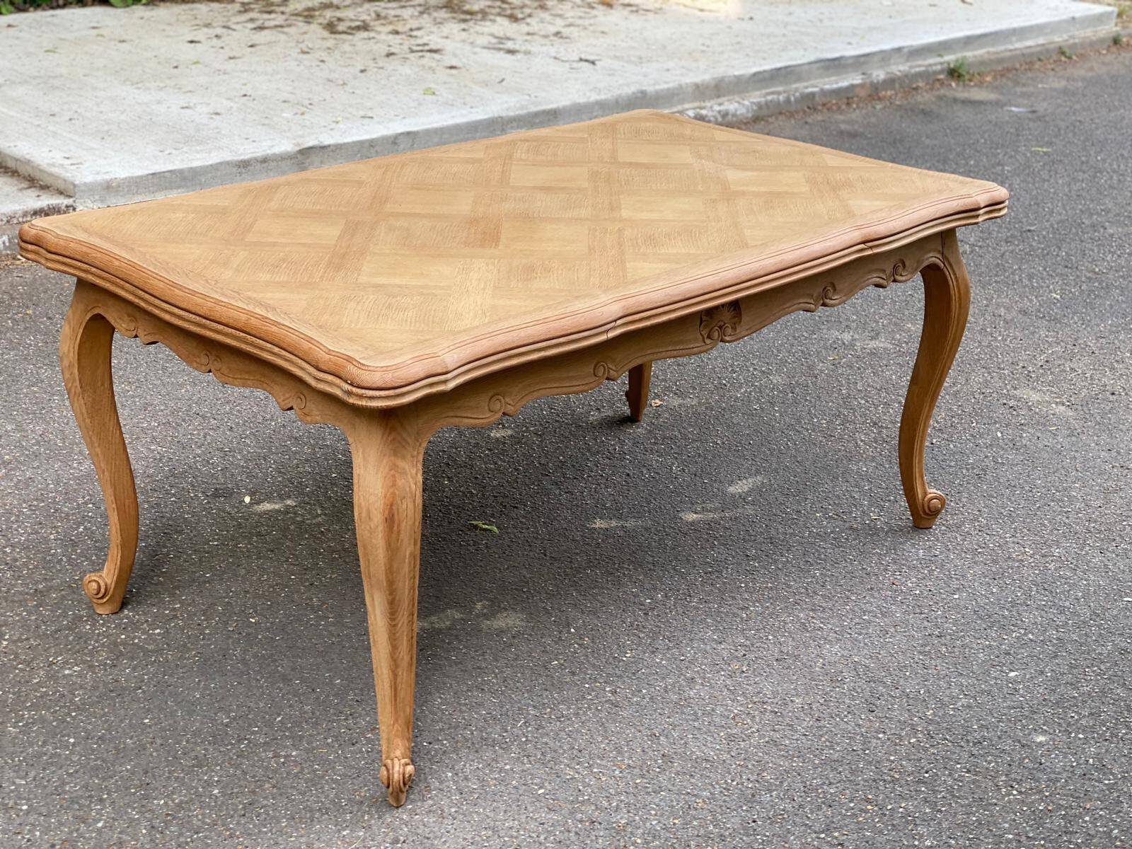 Table à manger extensible Louis XV bois massif chêne et marqueterie 250cm