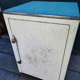 Meuble armoire de cuisine métallique