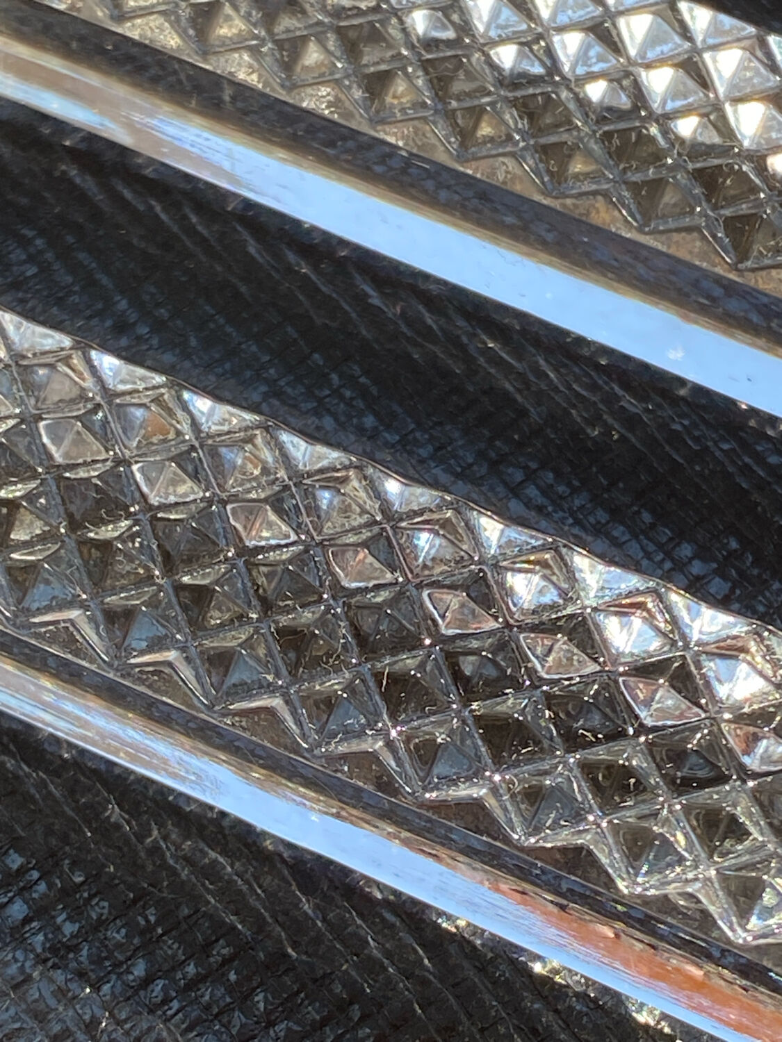 Crystal knife rest, diamond tip