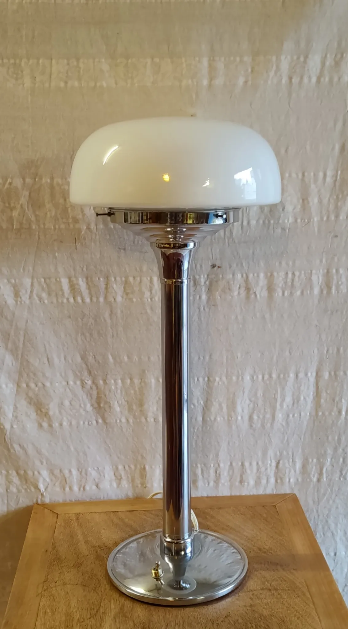 Table lamp in Bauhaus style with chrome metal and opaline globe - mid 20th century.