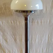 Table lamp in Bauhaus style with chrome metal and opaline globe - mid 20th century.