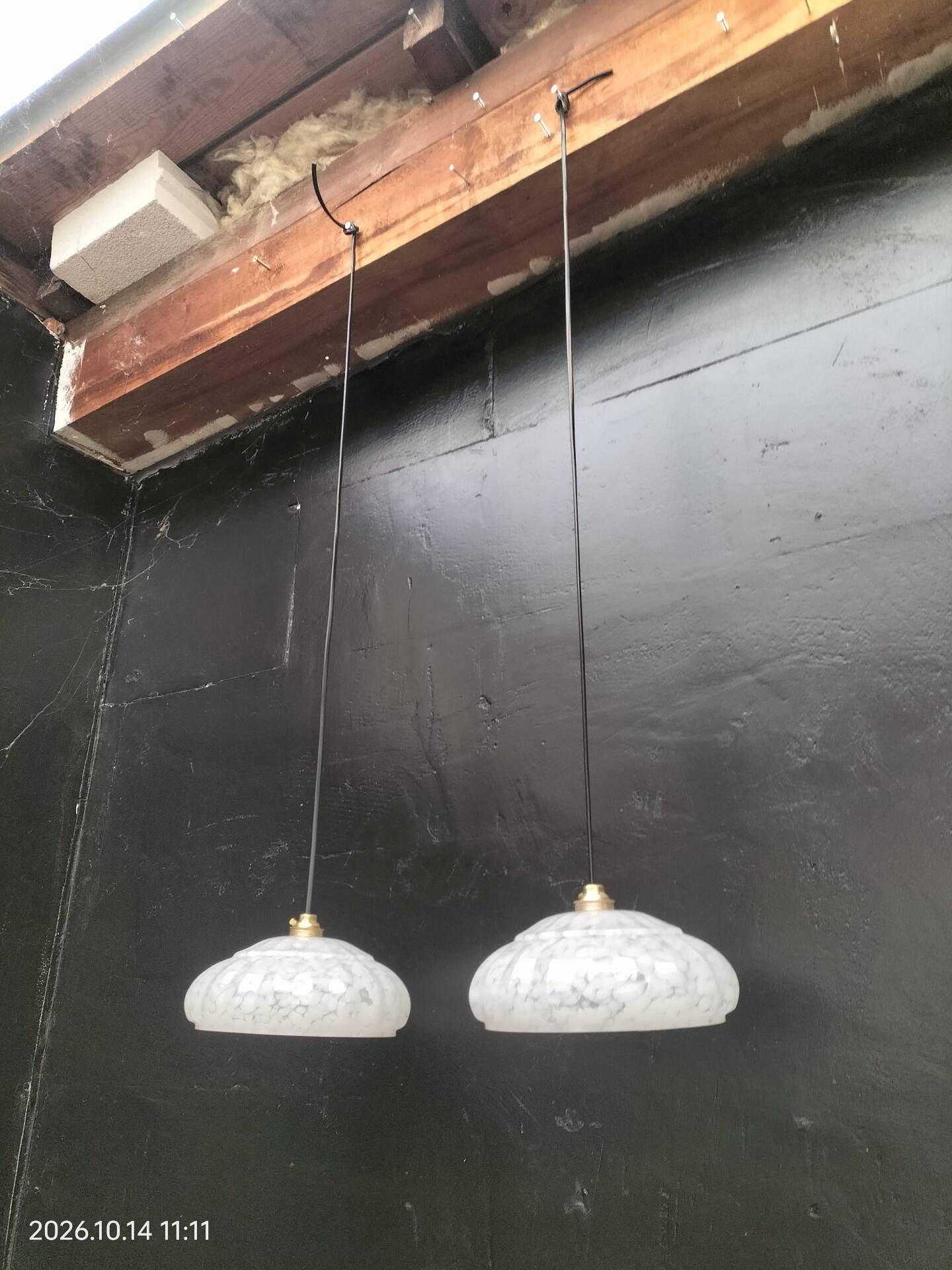 Glass suspensions from Clichy