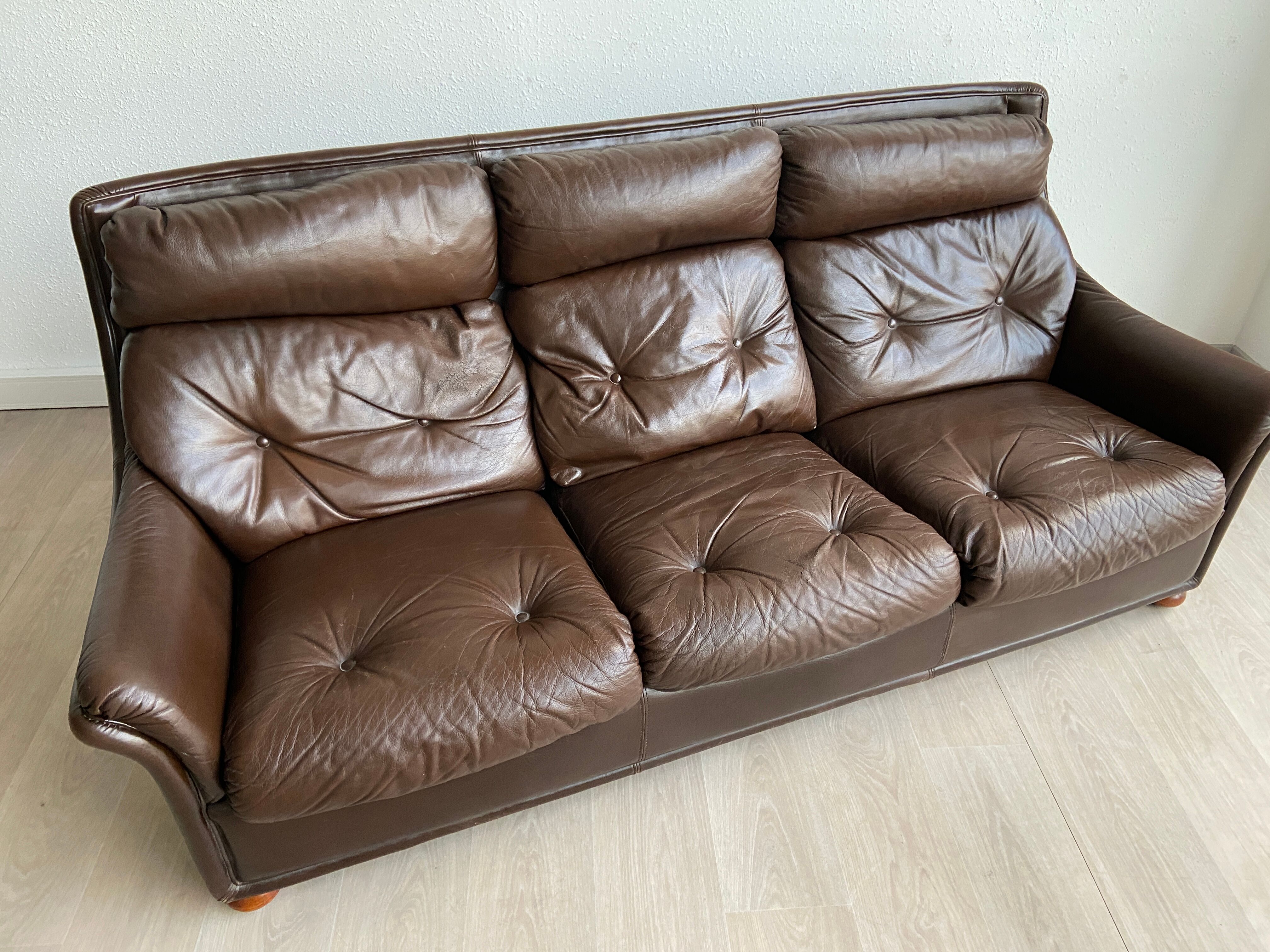 Vintage leather sofa Jacques Coulon 1960s