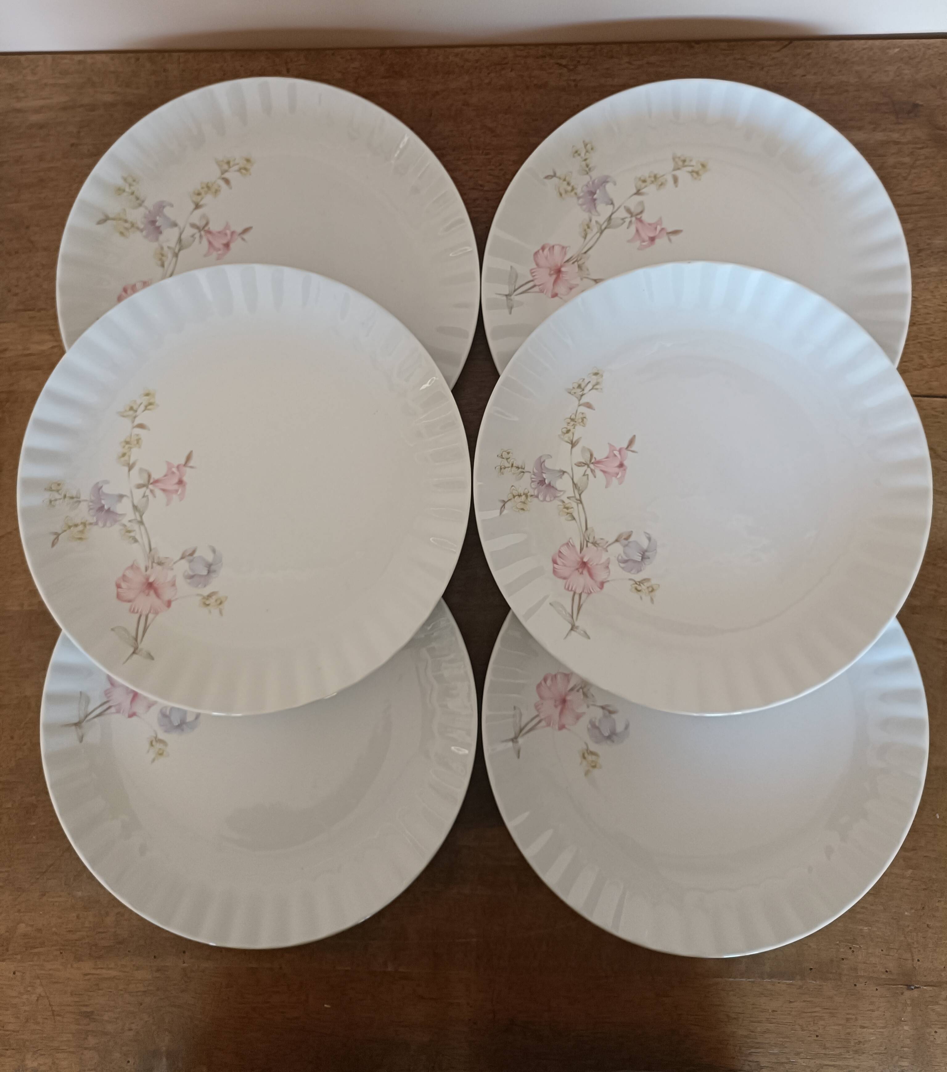 Porcelain plates pattern pastel flowers