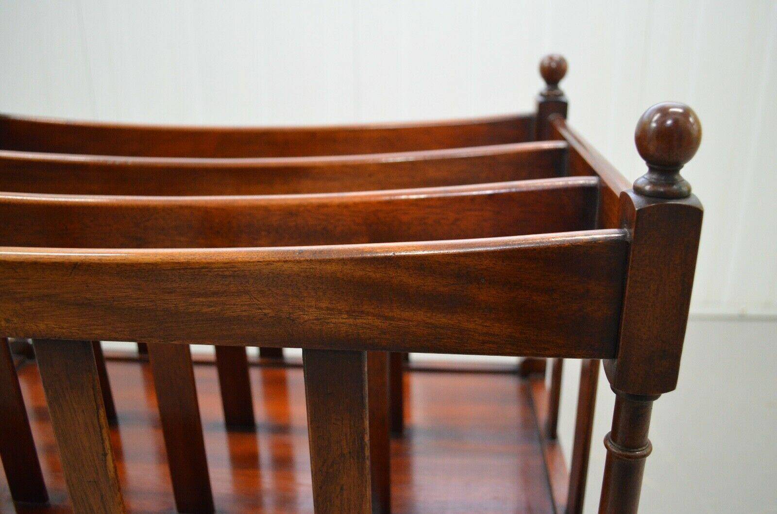 Support made of hardwood with a drawer and wheels.
