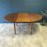 Vintage expandable round table