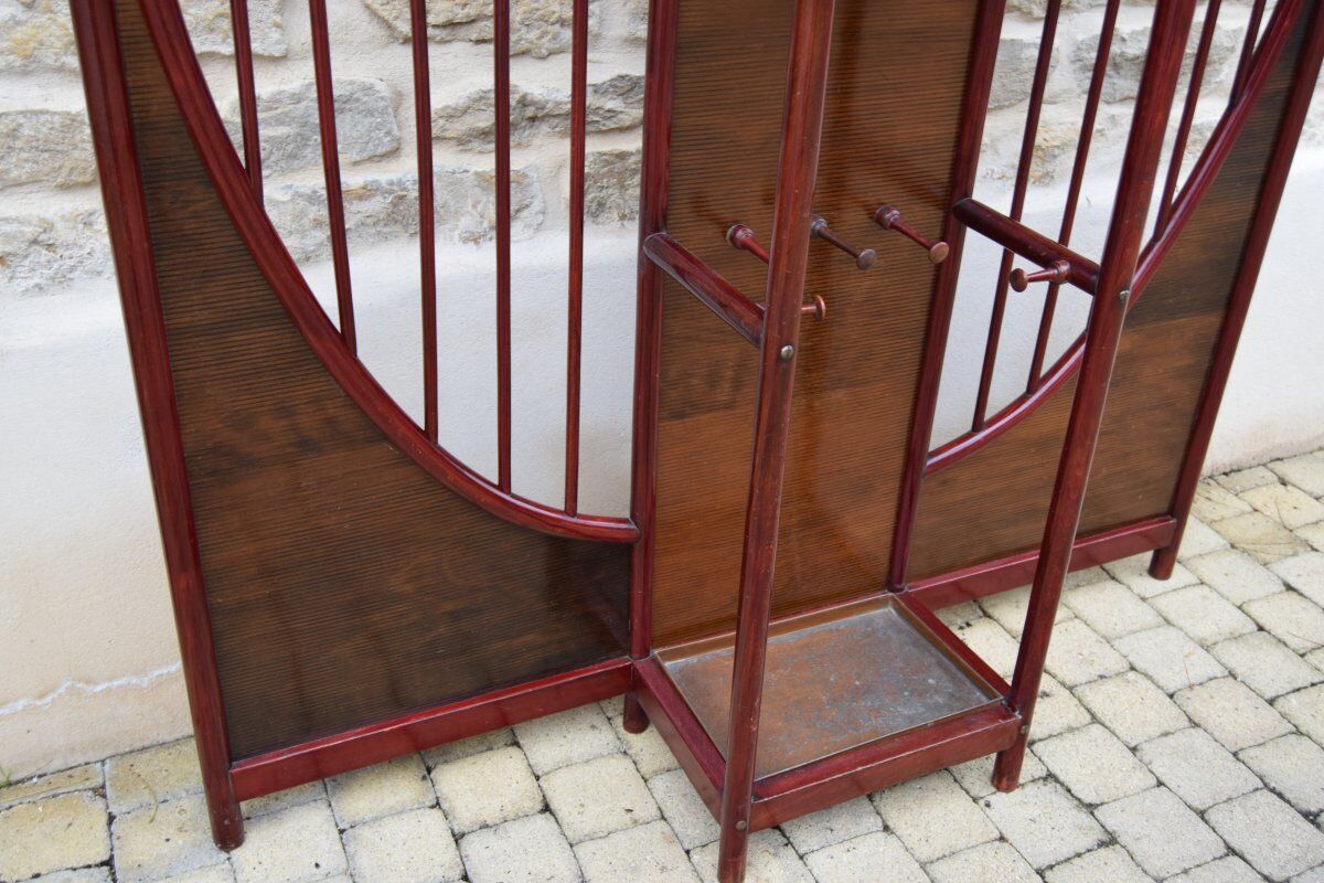 Thonet wall coats door