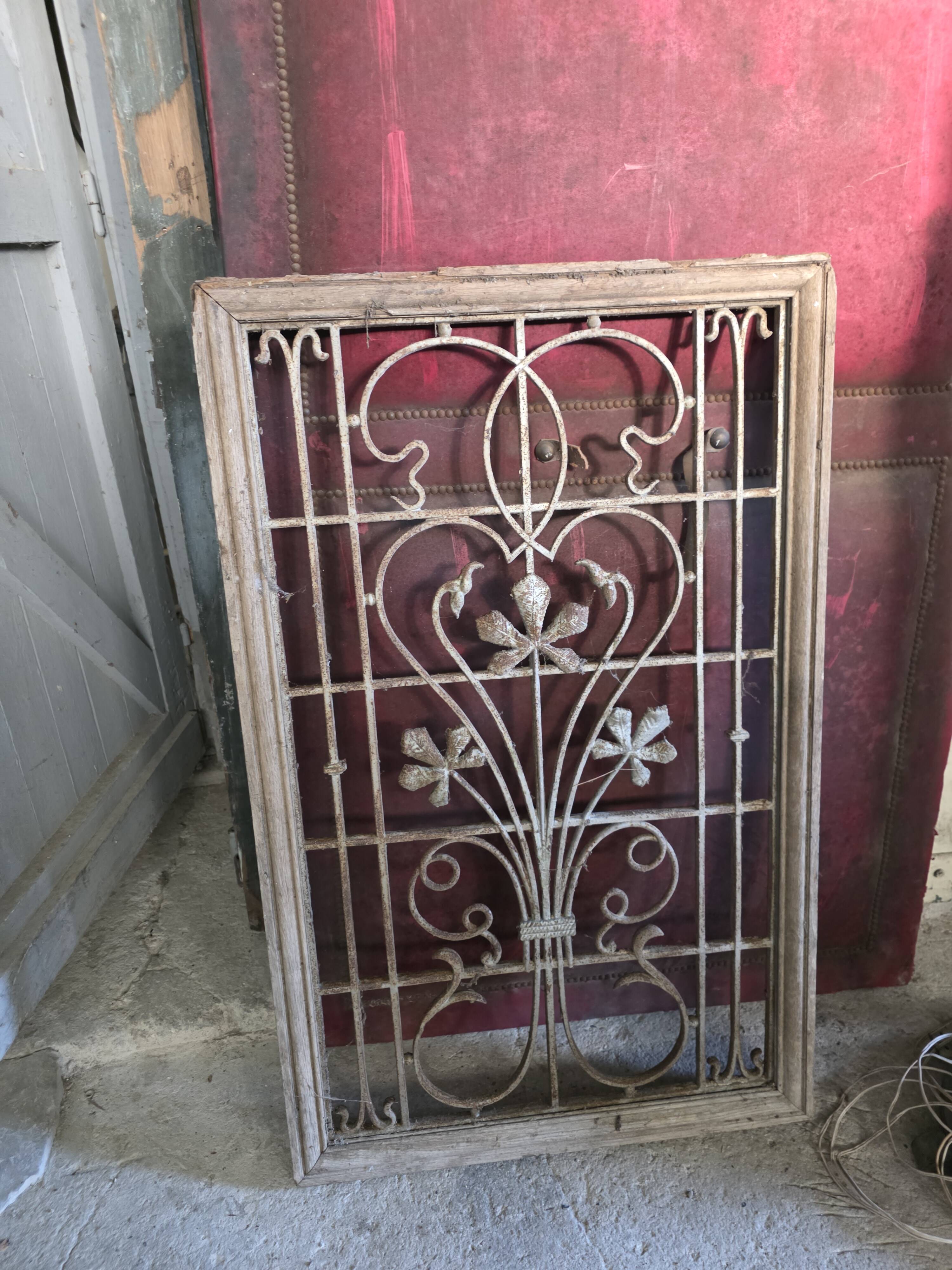 Art Nouveau cast iron grille from the 1900s.