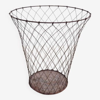 Old wire mesh wastebasket