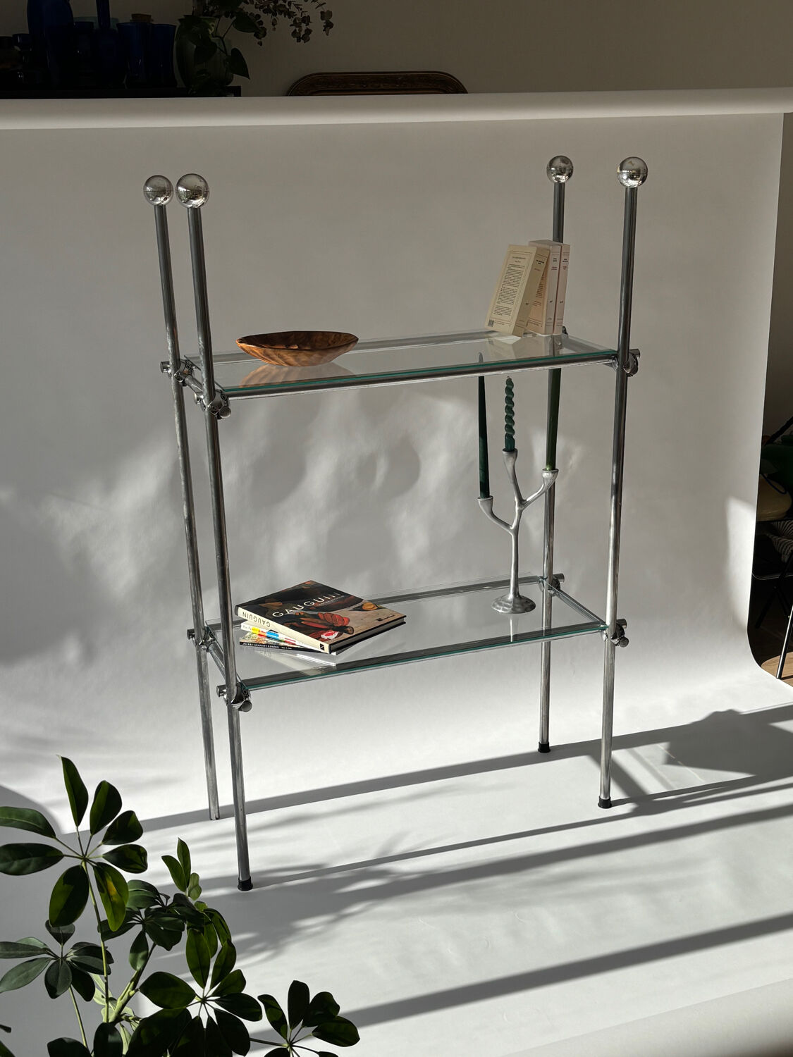 Minimalist bookshelf, Italian design 1970.