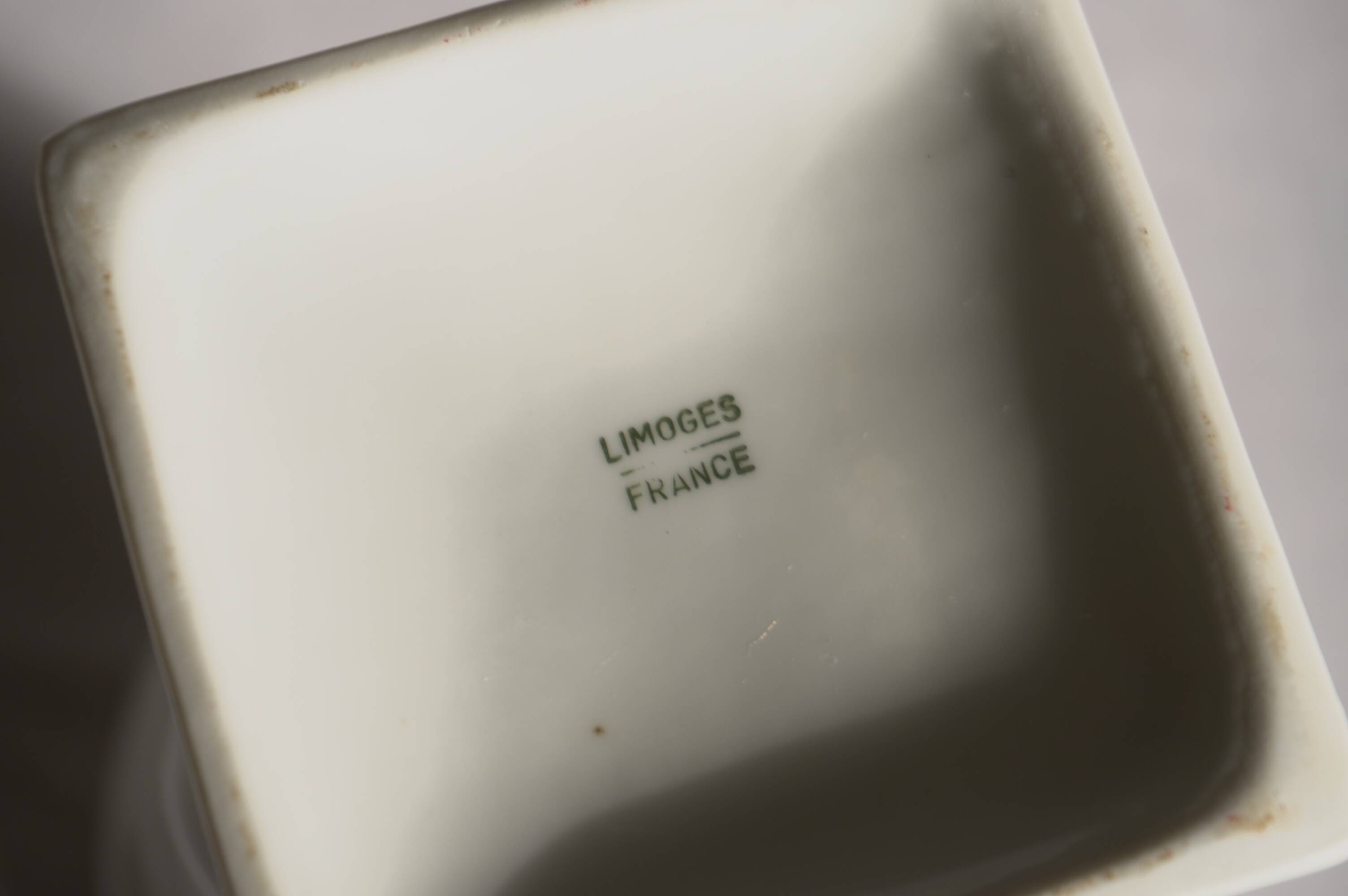 Médicis vase with floral decoration, made of Limoges porcelain.