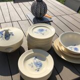 Service table 50 years cream digoin faience with blue rose decor