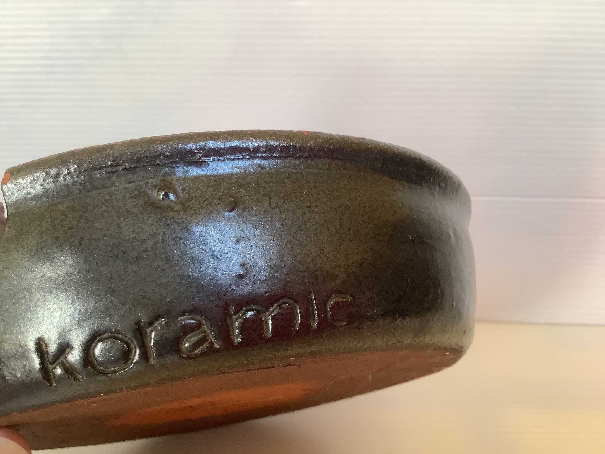 Koramic red and black ceramic empty pocket ashtray