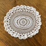1 napperon au crochet, ovale, vintage ancien