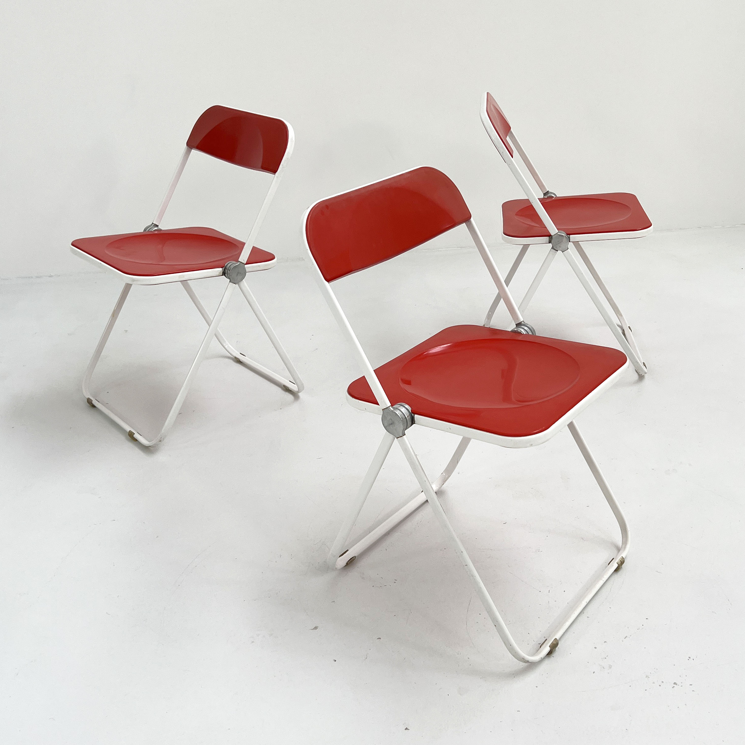Red and white plia chair by giancarlo piretti for castelli, 1960