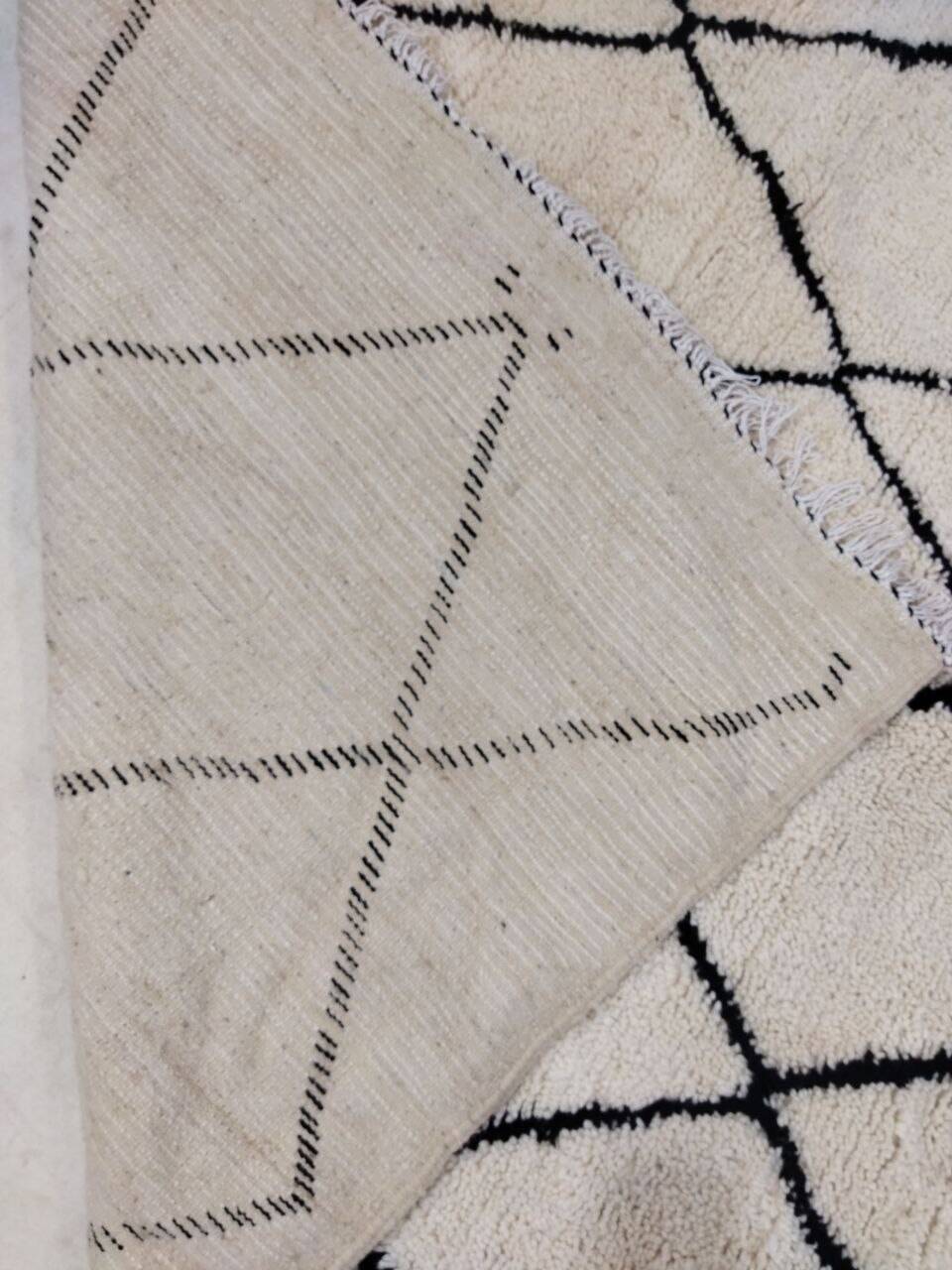 Handmade moroccan berber rug 315 x 187 cm