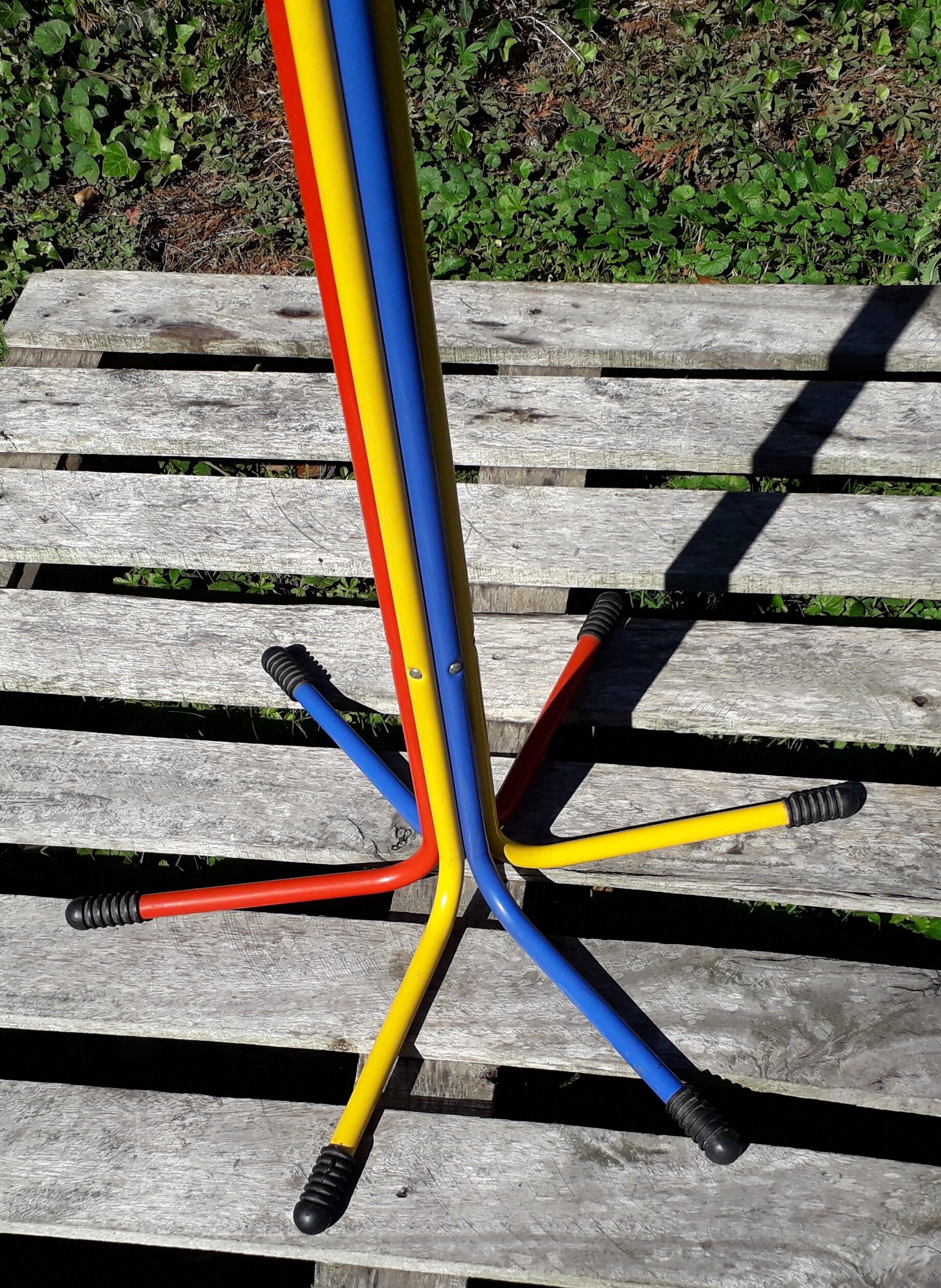 Hanger Parrot 80s child