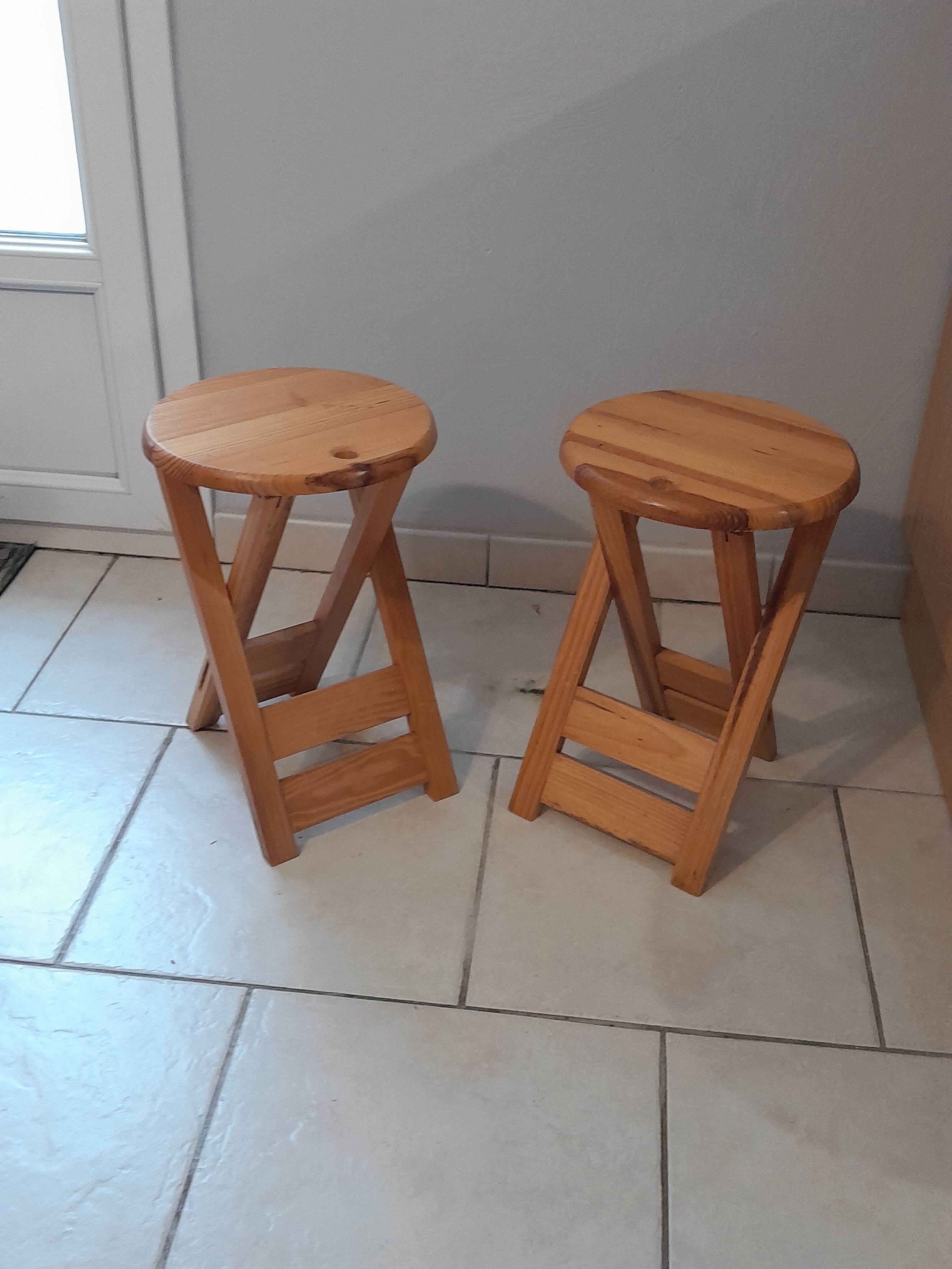Pair of foldable stool in vintage pine
