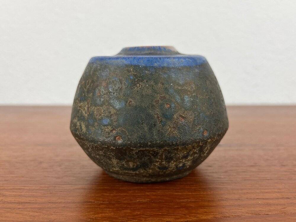 Brutalist studio pottery vase by Lu and Gerd Grove, mid-century, 1962.