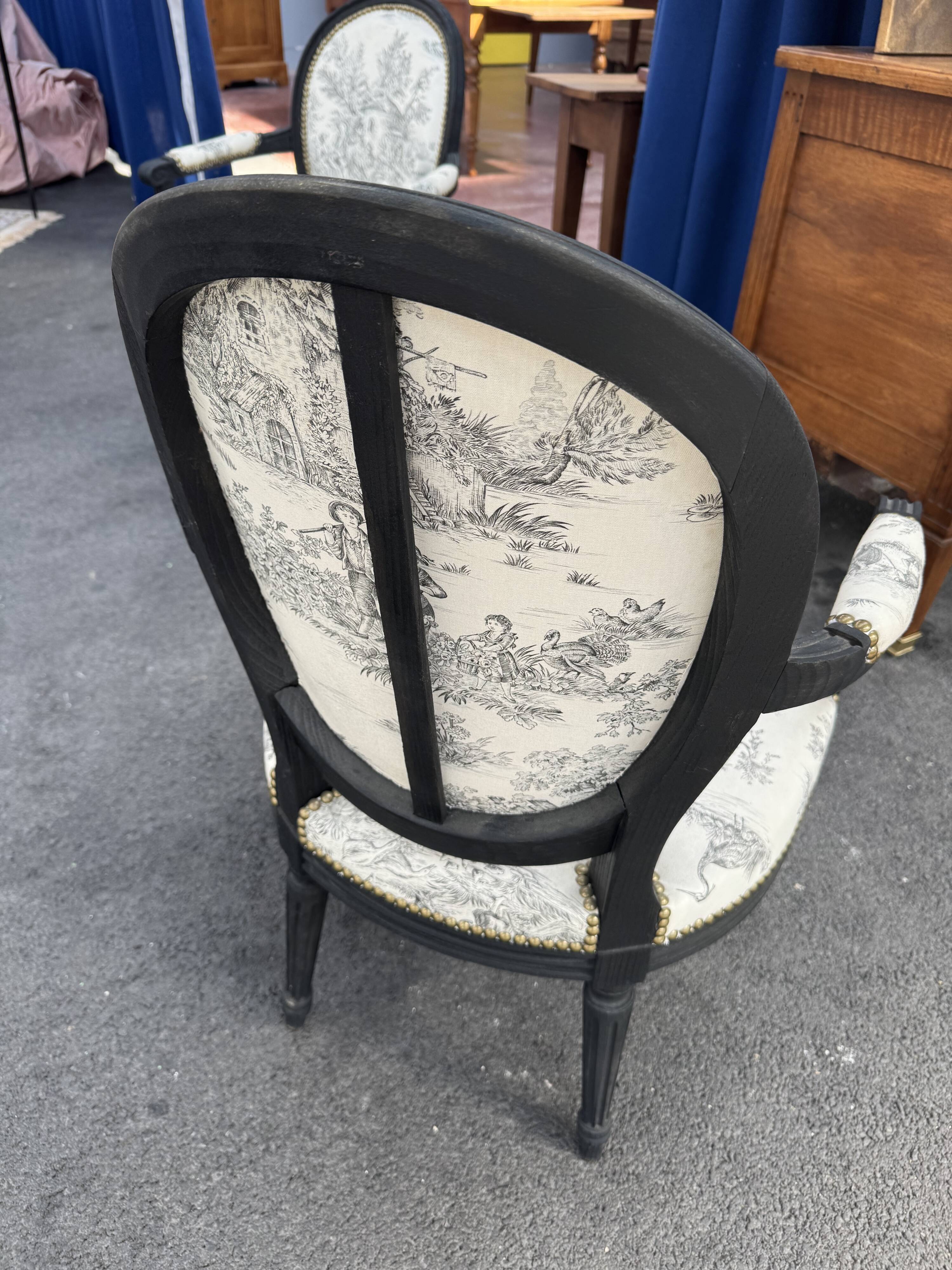 Toile de Jouy convertible armchair