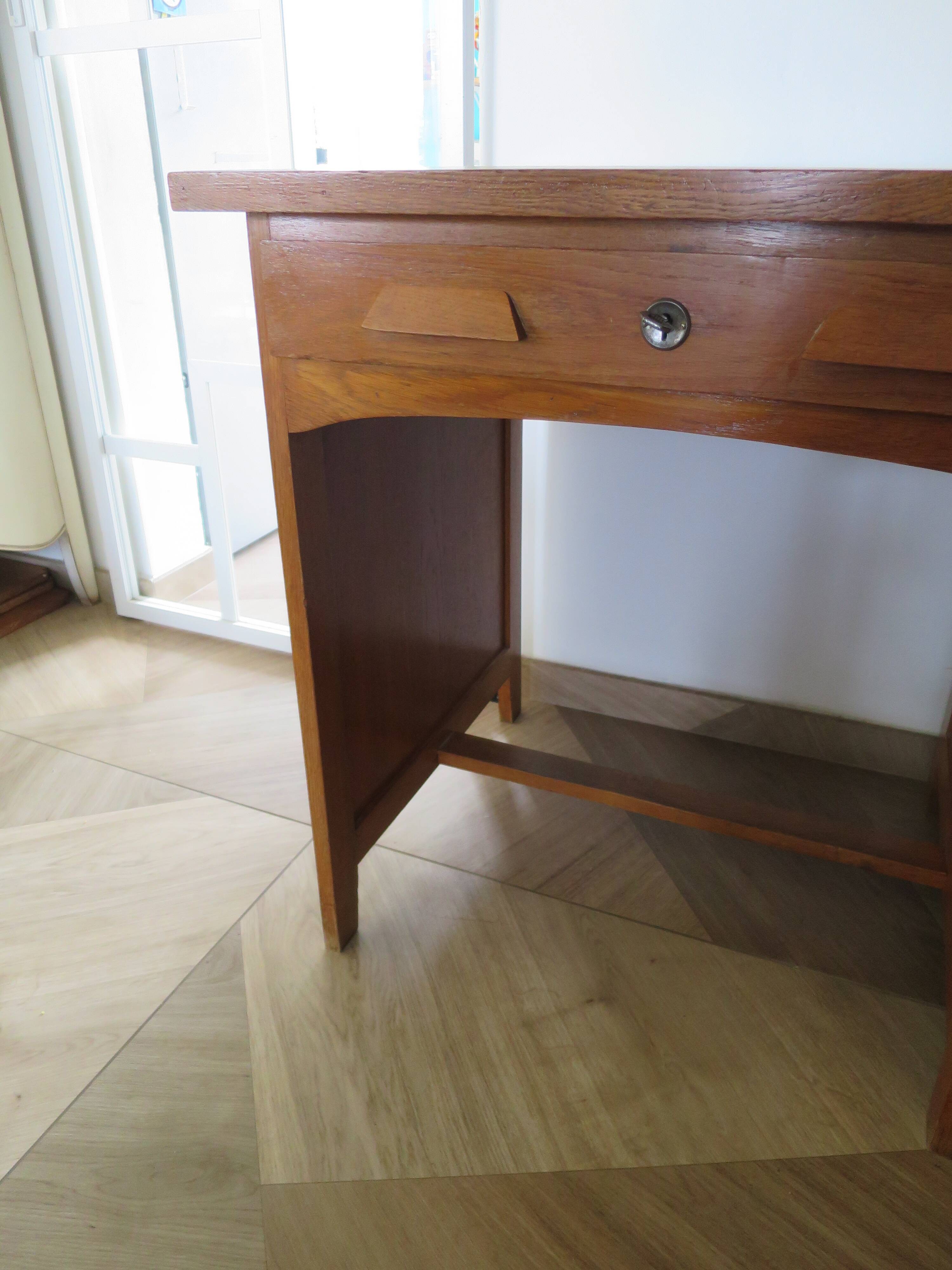 Vintage modernist desk - 5 drawers - shelf - 1950s - closure mechanism