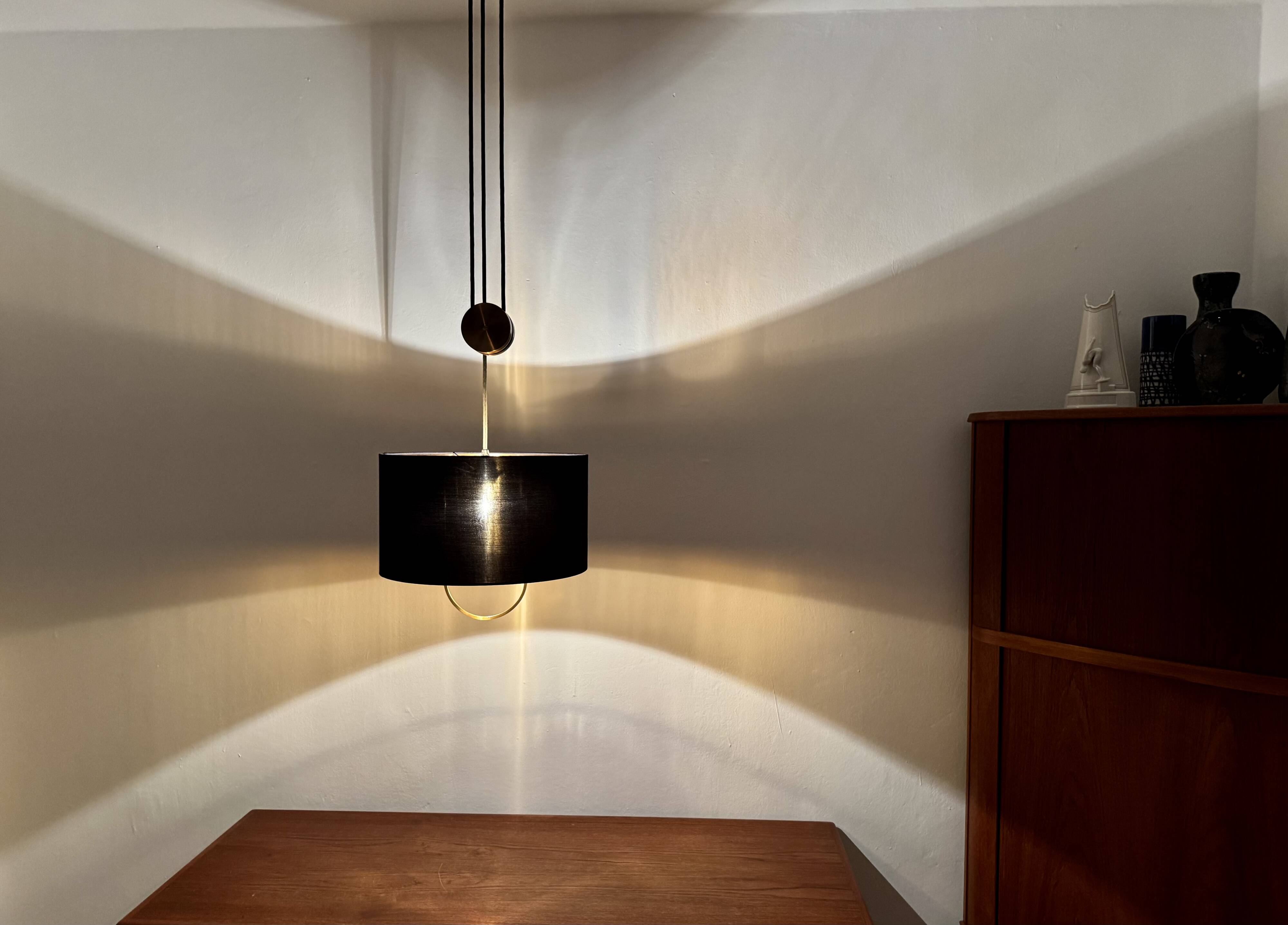 Lampe à pendentif Jo-Jo réglable par Florian Schulz