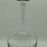 Engraved round decanter and its bubble top