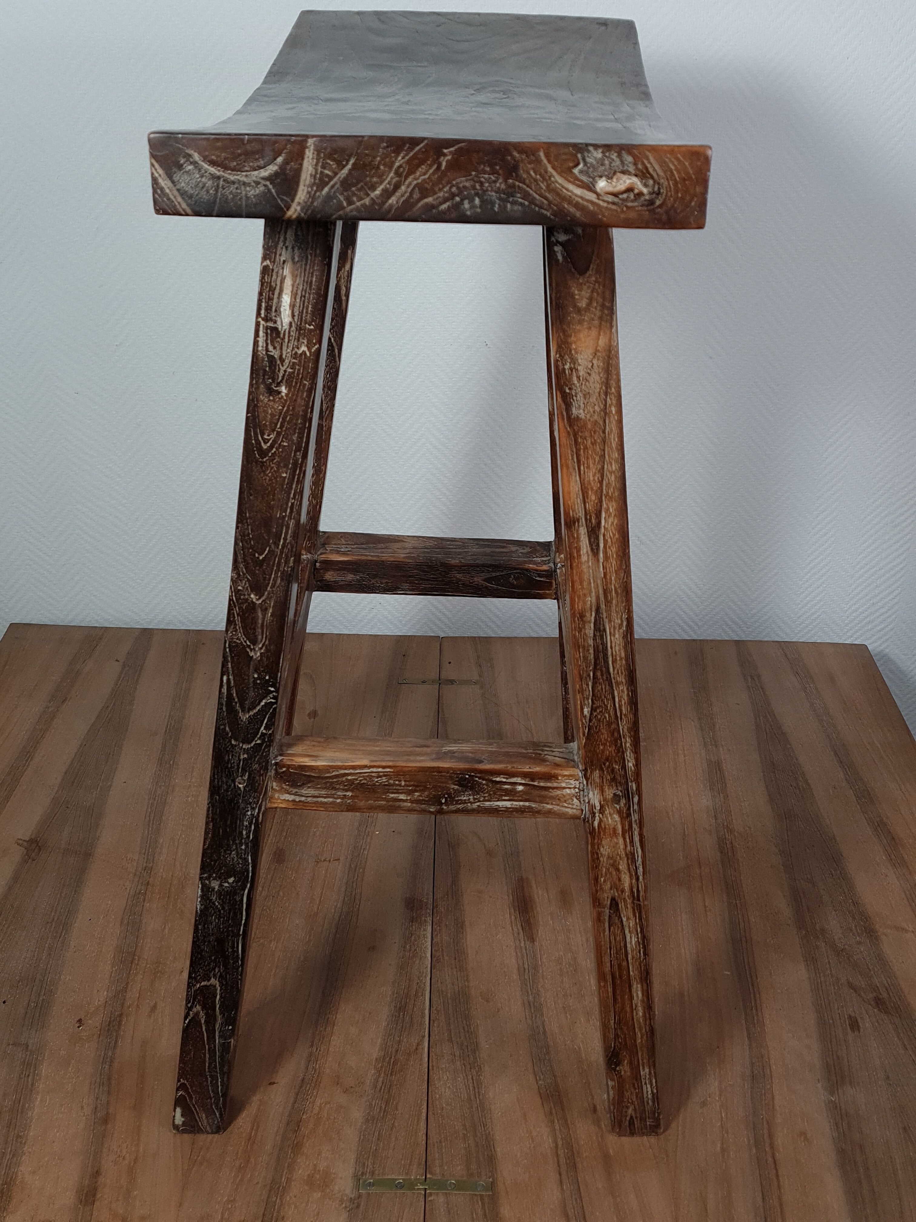 Pair of bar stool in cerused teak beautiful patina 74x50x26 cm.