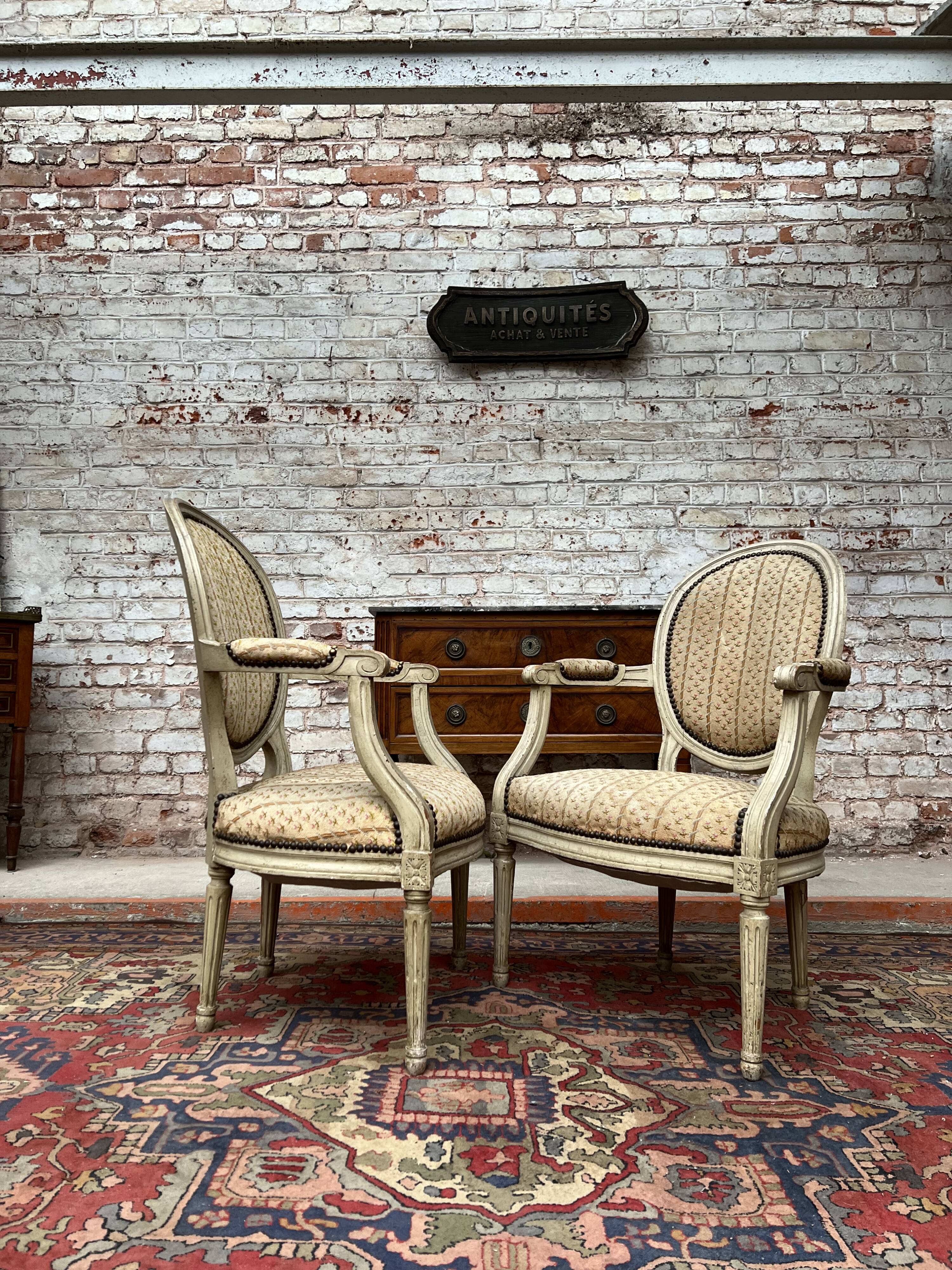 Pair of Armchairs with Back Medallion Lacquered Wood Louis XVI Style XIX Century