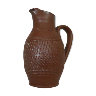 Berry sandstone pitcher