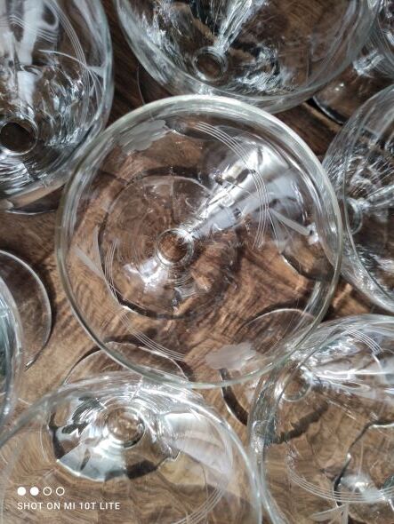 Set of 11 champagne glasses on low foot in old glass engraved floral decoration