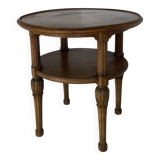 Petite table basse en noyer sculpté années 1920