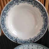 6 anciennes assiettes creuses dépareillées en Terre de Fer vertes et bleues