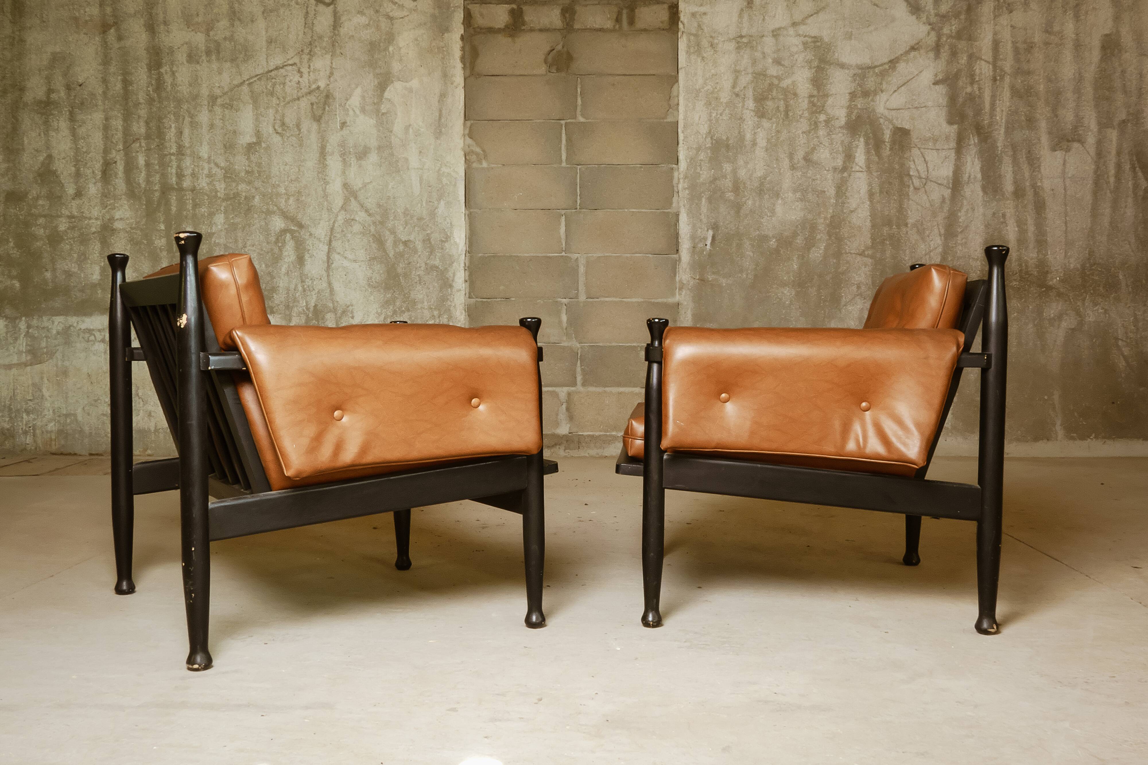 c. 1970 - Pair of lounge chairs in lacquered beech and cognac leather - France