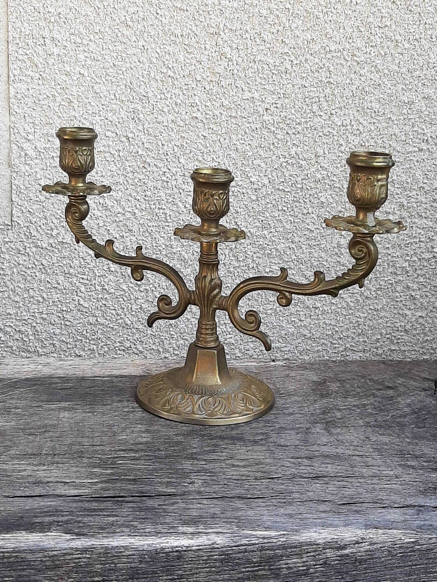 Three-light chandelier in brass metal