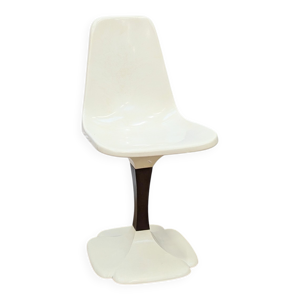 Chaise pied tulipe par