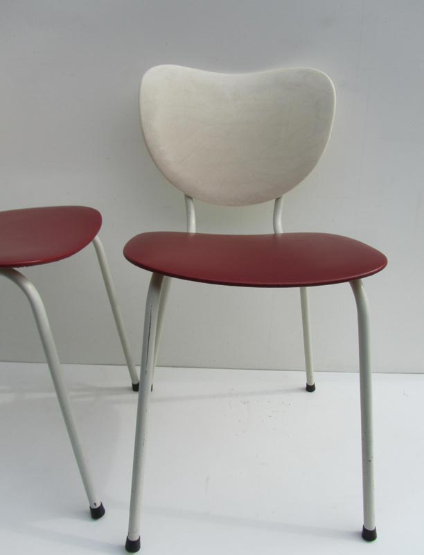 Lot of 2 vintage chairs