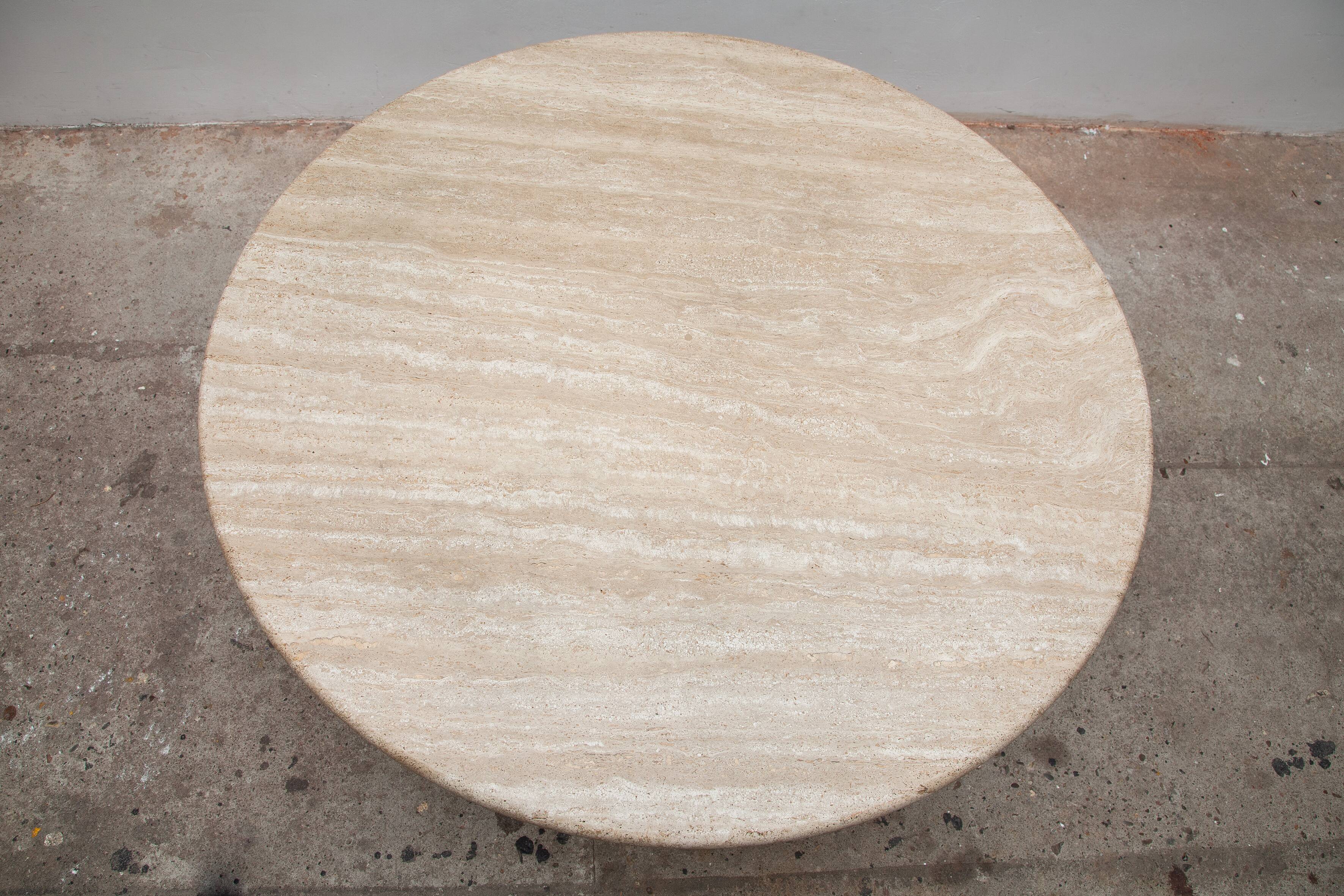 Table basse ronde en travertin par Peter Draenert, années 1970